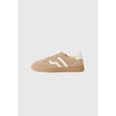 Image of GANT Cuzima Trainers, Women&#039;s, Size: 3, Desert brown/off white shoes