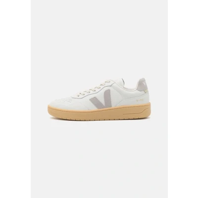 Image of Veja V90 Trainers, Men&#039;s, Size: 7, Extra white/light grey/natural/ Leather