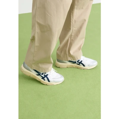Image of Asics Sportstyle GEL Quantum 360 VIII Unisex Trainers, Size: 3.5, White/midnight Textile/synthetics