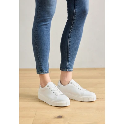 Image of Gabor Women&#039;s Low Top Trainers, Shoes, White Silver 52, 42 EU Weit