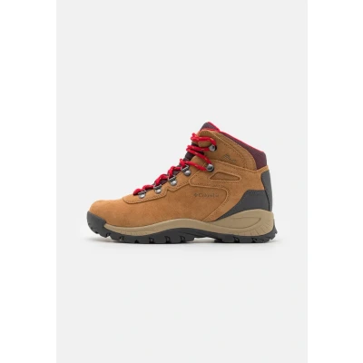 Image of Columbia Newton Ridge PLUS Waterproof Amped Hiking shoes, Women&#039;s, Size: 6, Elk/ mountain red Leather/synthetics