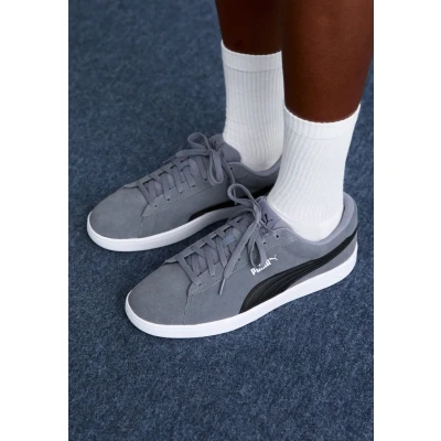 Image of Puma Smash 3.0 Unisex Trainers, Size: 6, Gray/black/white Leather