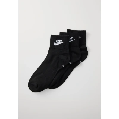 Image of Nike Sportswear Everyday Essential Ankle Unisex 3 PACK Socks, Size: 2 5, Black/white