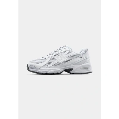 Image of New Balance U740 Unisex Trainers, Size: 9, White shoes
