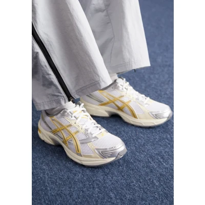 Image of Asics Sportstyle GEL1130 Trainers, Women&#039;s, Size: 6.5, White/faded yellow Imitation leather/ textile