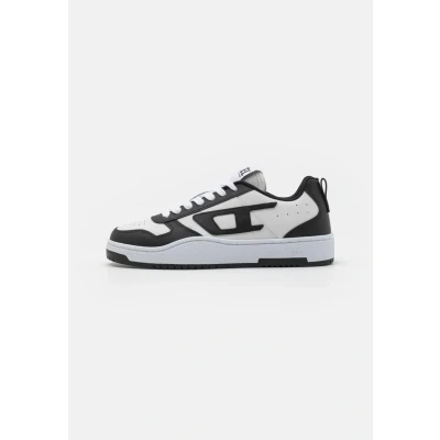 Image of Diesel Sukiyo V2 LOW Trainers, Men&#039;s, Size: 6.5, Black Leather and textile