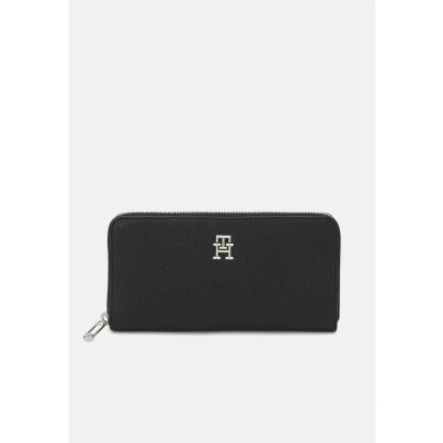 Image of Tommy Hilfiger Emblem Large Wallet, Women&#039;s, Size: One Size, Black