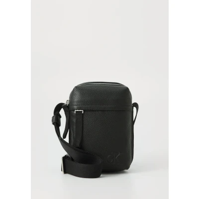 Image of Calvin Klein Jeans Cargo Reporter BAG Across body bag, Men&#039;s, Size: One Size, Black