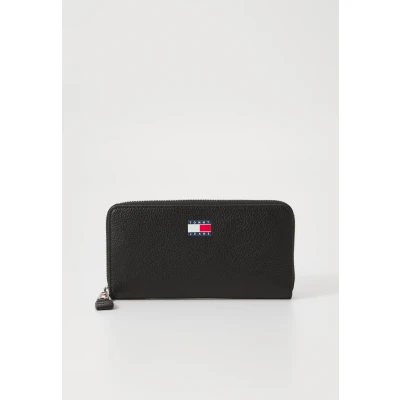 Image of Tommy Jeans MUST Large Wallet, Women&#039;s, Size: One Size, Black