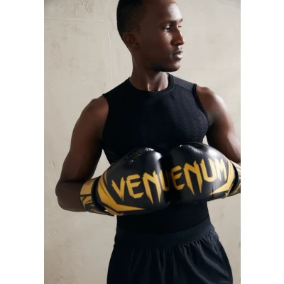 Image of Venum Challenger 3.0 Boxing Gloves Unisex gloves, Size: 16oz, Black/gold