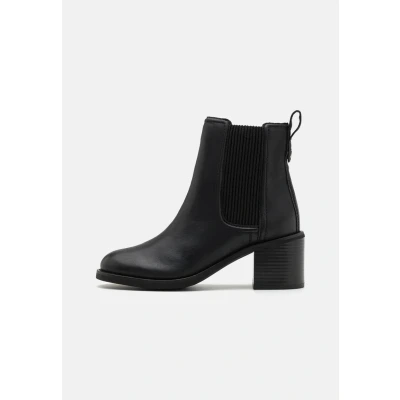 Image of Clarks Chamberly TOP Classic ankle boots, Women&#039;s, Size: 6.5, Black Leather