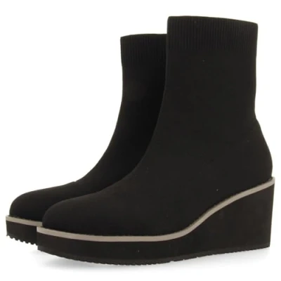 Image of Gioseppo Machias Platform ankle boots, Women&#039;s, Size: 4, Black Polyester