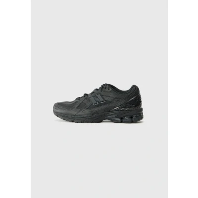Image of New Balance M1906 Unisex Trainers, Size: 11.5, Black shoes