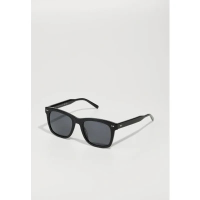 Image of Tommy Hilfiger Sunglasses, Men&#039;s, Size: 52, Black