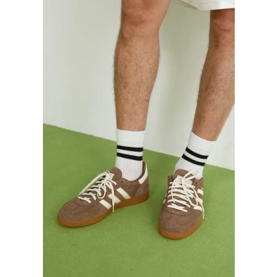 Image of adidas Originals Handball Spezial Unisex Trainers, Size: 6, Earth strata/off white Suede