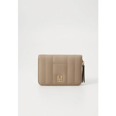 Image of Tommy Hilfiger Feminine Wallet, Women&#039;s, Size: ONE, Coastal taupe