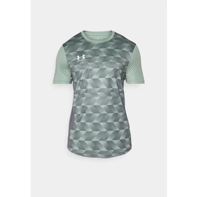 Image of Under Armour Challenger Train Print Tshirt, Men&#039;s, Size: XXL, Silica green/castlerock