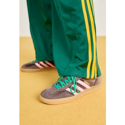 Image of adidas Originals Gazelle Indoor Trainers, Women&#039;s, Size: 8.5, Dark brown/glow pink/court green Leather/synthetics