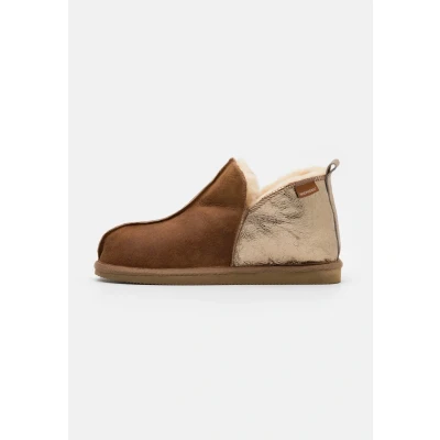 Image of Shepherd Annie Slippers, Women&#039;s, Size: 7, Antique cognac/gold Sheepskin