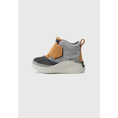 Image of Sorel Childrens OUT N About IV Strap Classic ankle boots for kids, Size: 7K, Taffy/black Leather/synthetics