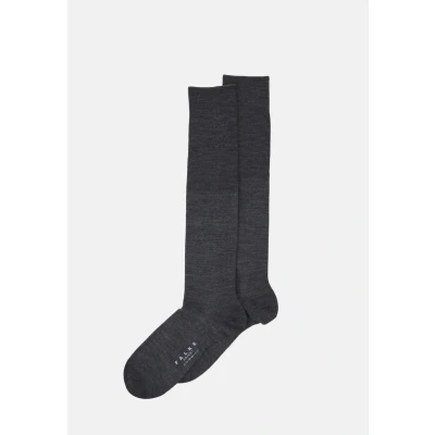 Image of FALKE Men&#039;s Airport Knee High Socks Breathable Climate Regulating Odour Neutralising Wool Cotton Long Thin Plain Elegant Flat Seam In The Toe Area For Dress Casual Business Looks 1 Pair, Grey (Dark