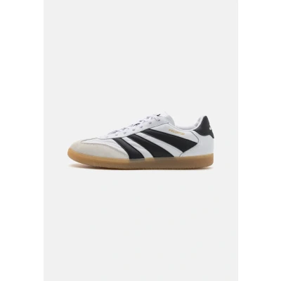 Image of adidas Performance Predator Freestyle Indoor football boots, Men&#039;s, Size: 6, Core black/footwear white/gold metallic Leather/synthetics