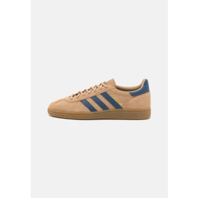 Image of adidas Originals Handball Spezial Unisex Trainers, Size: 9, Warm sandstone/preloved ink/gold metallic leather and imitation