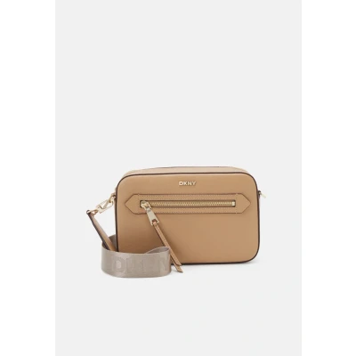 Image of DKNY Bryant AVE Camera BAG Across body bag, Women&#039;s, Size: One Size, Cappuccino