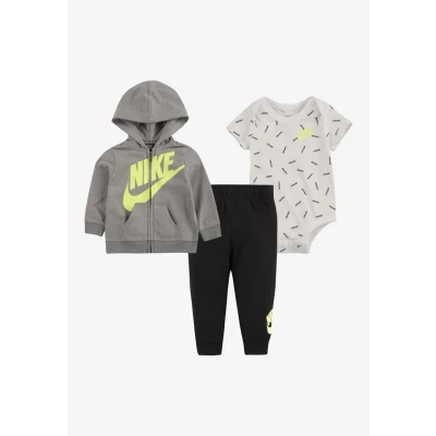 Image of Nike Sportswear TOSS PANT BABY SET Body for kids, Size: 0 3m, Black