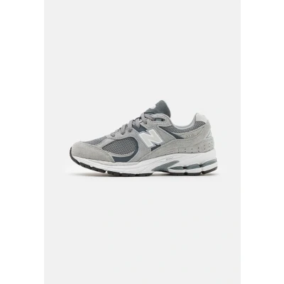 Image of New Balance 2002 Unisex Trainers, Size: 3.5, Dark grey Leather and textile