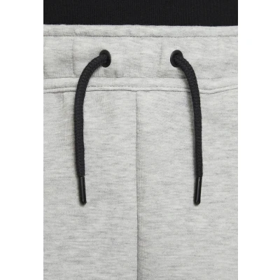 Image of Nike Sportswear TECH Shorts for kids, Size: 6 7y, Grauschwarz