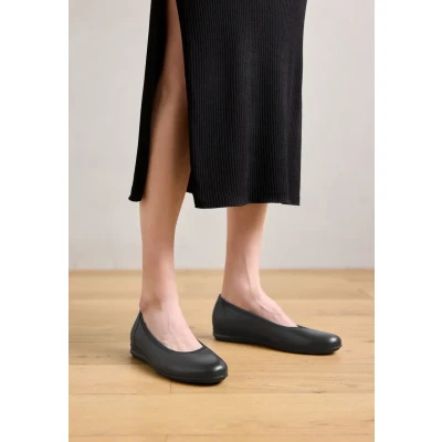 Image of Gabor Women&#039;s Comfort Sport 2.02 Closed Ballet Flats, black, 40.5 EU