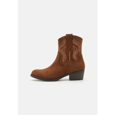 Image of Marco Tozzi Cowboy/biker ankle boot, Women&#039;s, Size: 4, Nut Textile