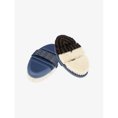 Image of LeMieux Flexi Brush half and Finishing