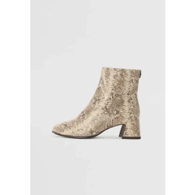 Image of Tamaris Classic ankle boots, Women&#039;s, Size: 3.5, Beige shoes