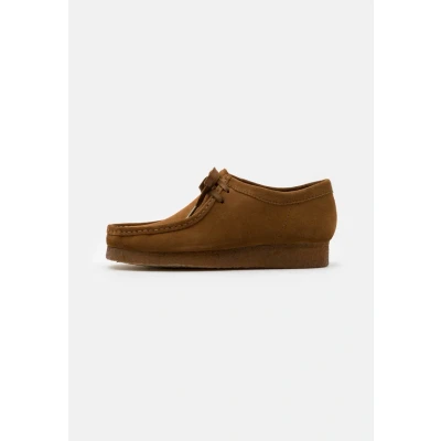 Image of Clarks Originals Wallabee Casual laceups, Men&#039;s, Size: 7.5, Cola Suede