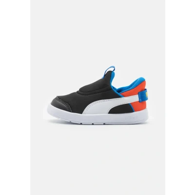 Image of Puma Courtflex V3 Sliptech Unisex Road running shoes for kids, Size: 8.5K, Black/white/redmazing