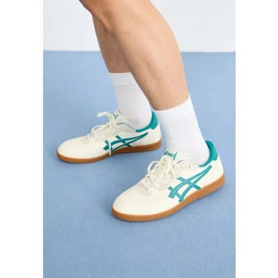 Image of Asics Sportstyle Skyhand OG Unisex Trainers, Size: 6, Cream/rainy lake leather and imitation