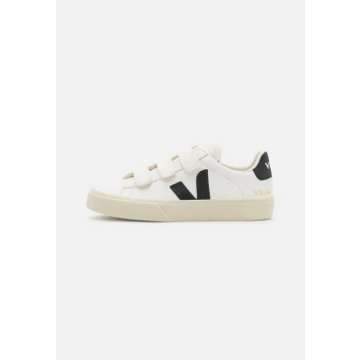 Image of Veja Recife LOGO Trainers, Women&#039;s, Size: 7, Extra white/black Leather and textile
