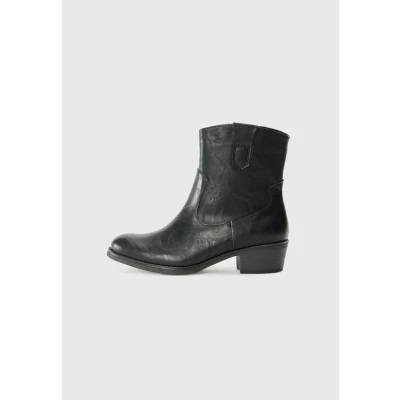 Image of Marco Tozzi Cowboy/biker ankle boot, Women&#039;s, Size: 3, Black Leather