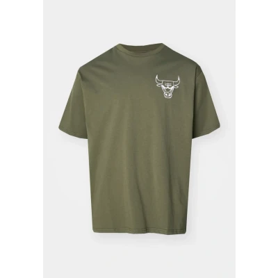 Image of New Era NBA Chicago Bulls League Essentials Oversized TEE Club wear, Men&#039;s, Size: Large, Olive
