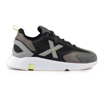 Image of Munich Avant Wmn 16, Women&#039;s Trainers, Black/White, 5 UK