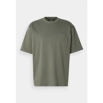 Image of Scotch &amp; Soda Seasonal CORE Loose FIT 3 Crosses Pocket Basic Tshirt, Men&#039;s, Size: Small, Thyme