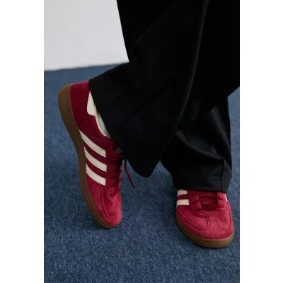 Image of adidas Originals Handball Spezial Unisex Trainers, Size: 12.5, Noble maroon/cream white/gum shoes
