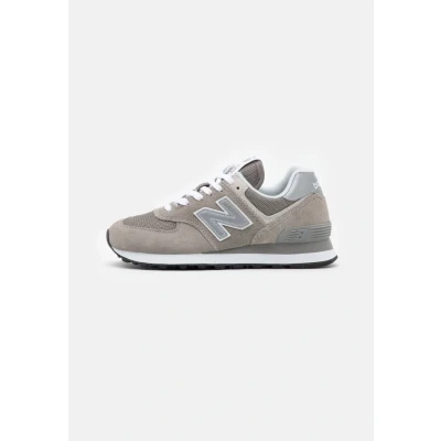 Image of New Balance Men&#039;s 574v2 Sneaker, 9 UK, Triple Black Eve Dark, 6 UK Wide