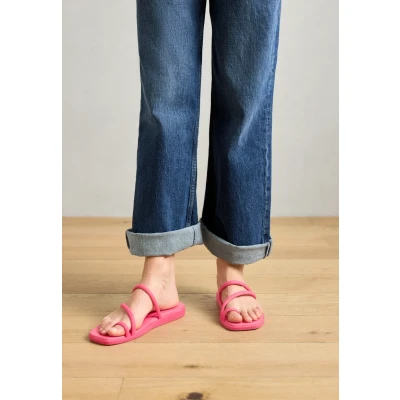 Image of Crocs Women&#039;s Miami Sandal Flat, Dragon Fruit, 8 UK