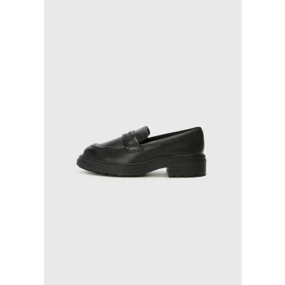 Image of Clarks Moccasins, Women&#039;s, Size: 6, Black shoes