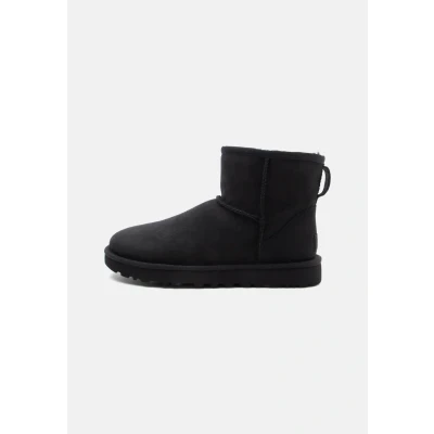 Image of UGG Classic MINI ankle boots, Women&#039;s, Size: 3, Black Sheepskin
