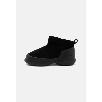 Image of Moon Boot LUNA LOW Unisex Classic ankle boots, Size: 7.5, Black Suede