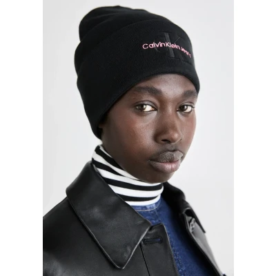 Image of Calvin Klein Jeans MONO LOGO Embro Beanie Beanie, Women&#039;s, Size: One Size, Black/dusty rose